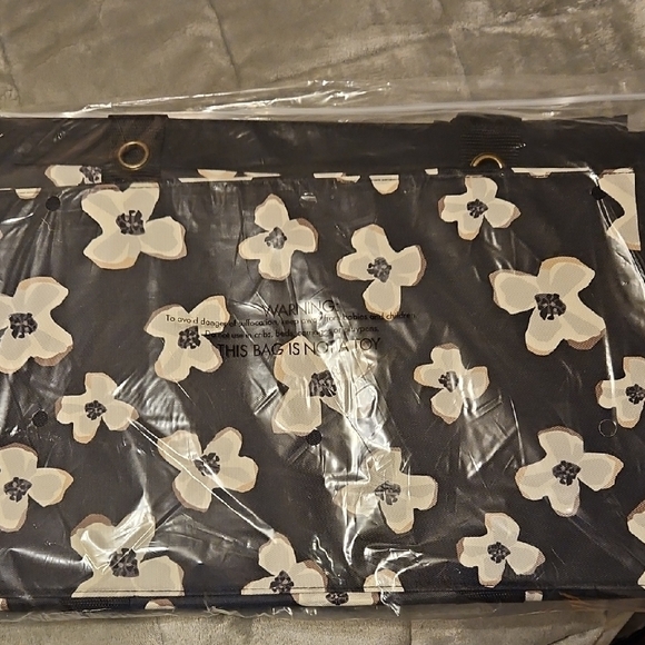 Thirty-One Black and White Floral Tote - Picture 2 of 2